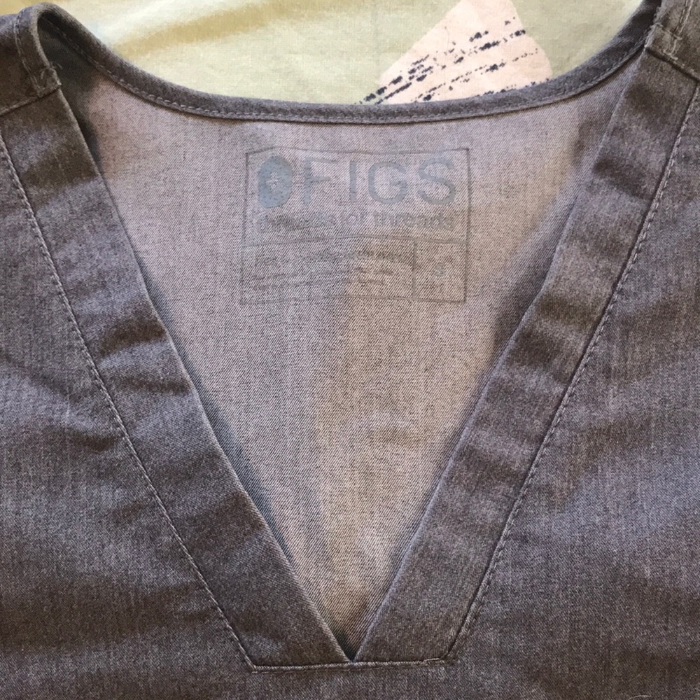 Figs Scrub Top - Picture 8 of 8